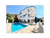 Alanya Kargıcak' ta Deniz Manzaralı Havuzlu Müstakil 3+2 Satılık Triplex Villa.